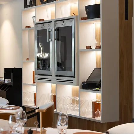 酒店 Lacorniche 孔特雷克塞维尔