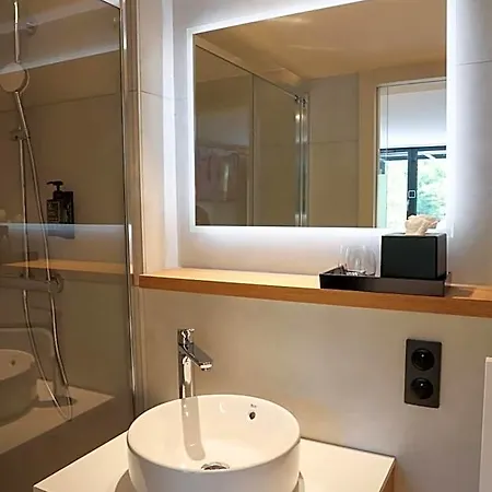 Hotel Lacorniche 3*
